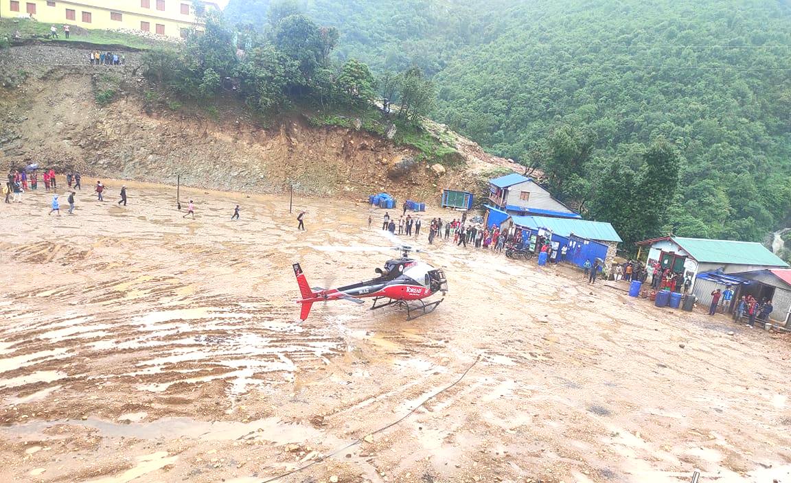 बारेकोटबाट एक जनालाई हेलिकोप्टरमार्फत उद्धार